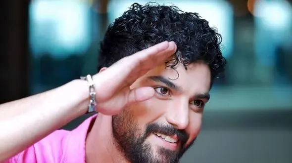 سینا مهراد، بازیگر سریال «از یاد رفته»: 3 سال دانشگاه درس خوندم، این رشته مال دختراست، خداروشکر که اخراج شدم / من اهل پشت میز نشینی نیستم، دوست دارم ...