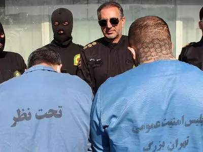 فیلم بازجویی سرهنگ راستی از رییس باند تبهکار در تهران / برادرت بازداشت شده و دوستت 8 تا گلوله خورده
