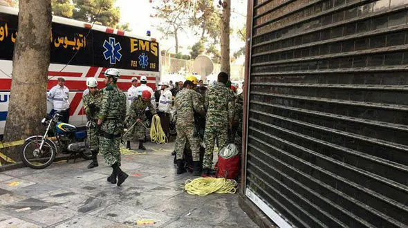 ١٨ نیروی ویژه ارتش با تجهیزات نظامی در پلاسکو/ ستاد بحران نزاجا تشکیل شد

