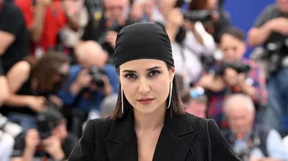 استایل پریناز ایزدیار بیشتر از 200 میلیون آب خورد!