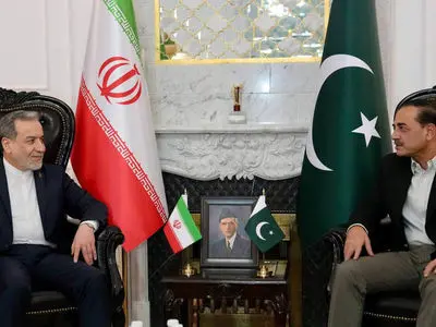 عراقچی از مسقط به اسلام آباد باز می‌گردد/ بخشی از هیئت ایرانی برای مشورت به تهران بازگشت    