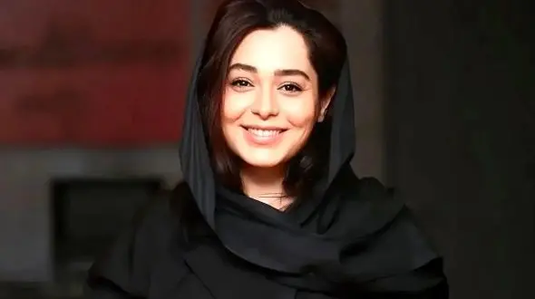 ظاهر متفاوت سانیا سالاری بازیگر سریال یزدان در نمایش جدیدش