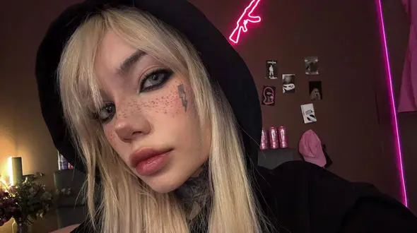 بی آبرویی این دختر 25 ساله در شبکه فساد + عکس