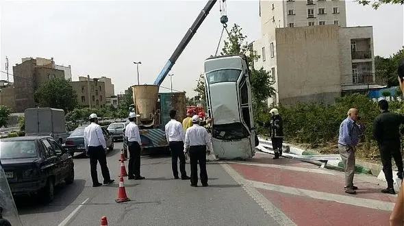 این پراید  در اتوبان صیاد شیرازی چپ کرد + عکس 