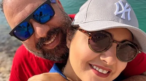 تصویری از عاشقانه‌های دونفره پاییزی و زیبای نرگس محمدی و همسرش علی اوجی/ چه زوج قشنگ و دلبری هستن این دوتا