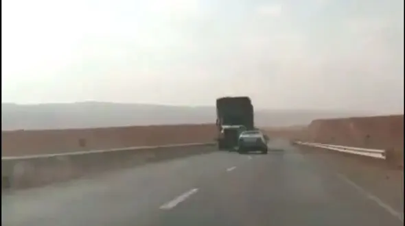 ببینید / رانندگی وحشت آور راننده پژو در جاده / مرگ را لمس کرد + فیلم
