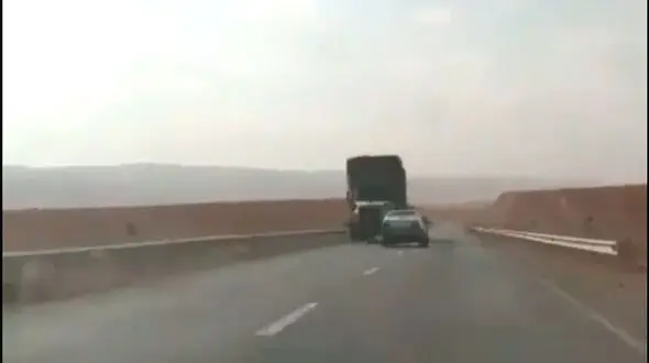 ببینید / رانندگی وحشت آور راننده پژو در جاده / مرگ را لمس کرد + فیلم
