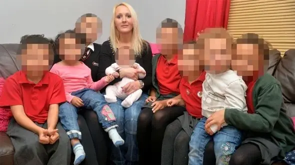 اقدام عجیب مادر ۸ فرزند برای رفتن به تعطیلات کریسمس + عکس