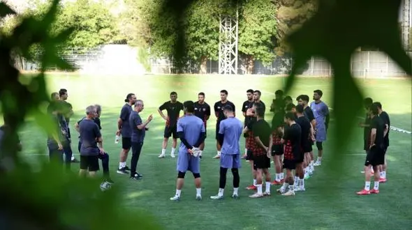 زوج دفاعی پرسپولیس در آزمون حساس؛ جوانان جویای‌نام در مرکز توجه!