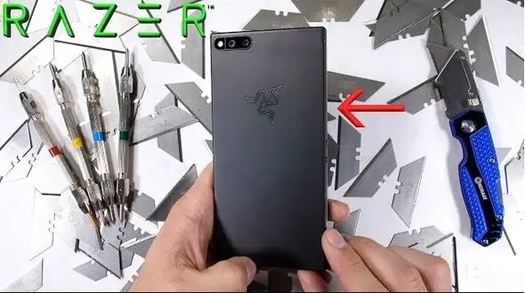 تست مقاومت ریزر فون در برابر فشار، خراش و آتش+فیلم