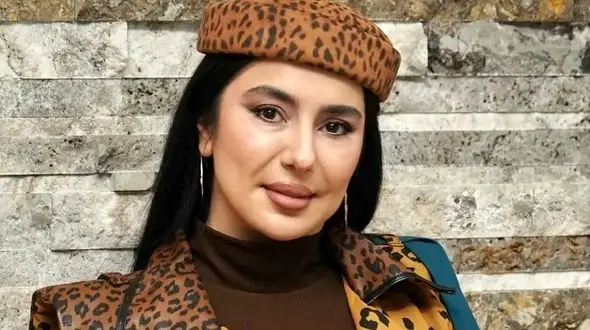 نگاهی به استایل های شیک خانم بازیگر سریال نون در خارج از کشور/ شیدا یوسفی خارج از ایران مدل شد!