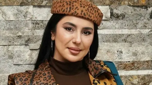 نگاهی به استایل های شیک خانم بازیگر سریال نون در خارج از کشور/ شیدا یوسفی خارج از ایران مدل شد!