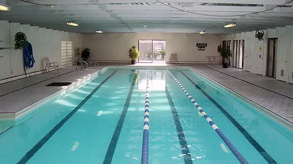 اتفاق وحشتناک در یک استخر ! . همه غافلگیر شدند