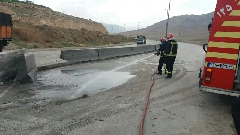  انحراف از مسیر تریلی در جاده کمربندی خرم‌آباد 