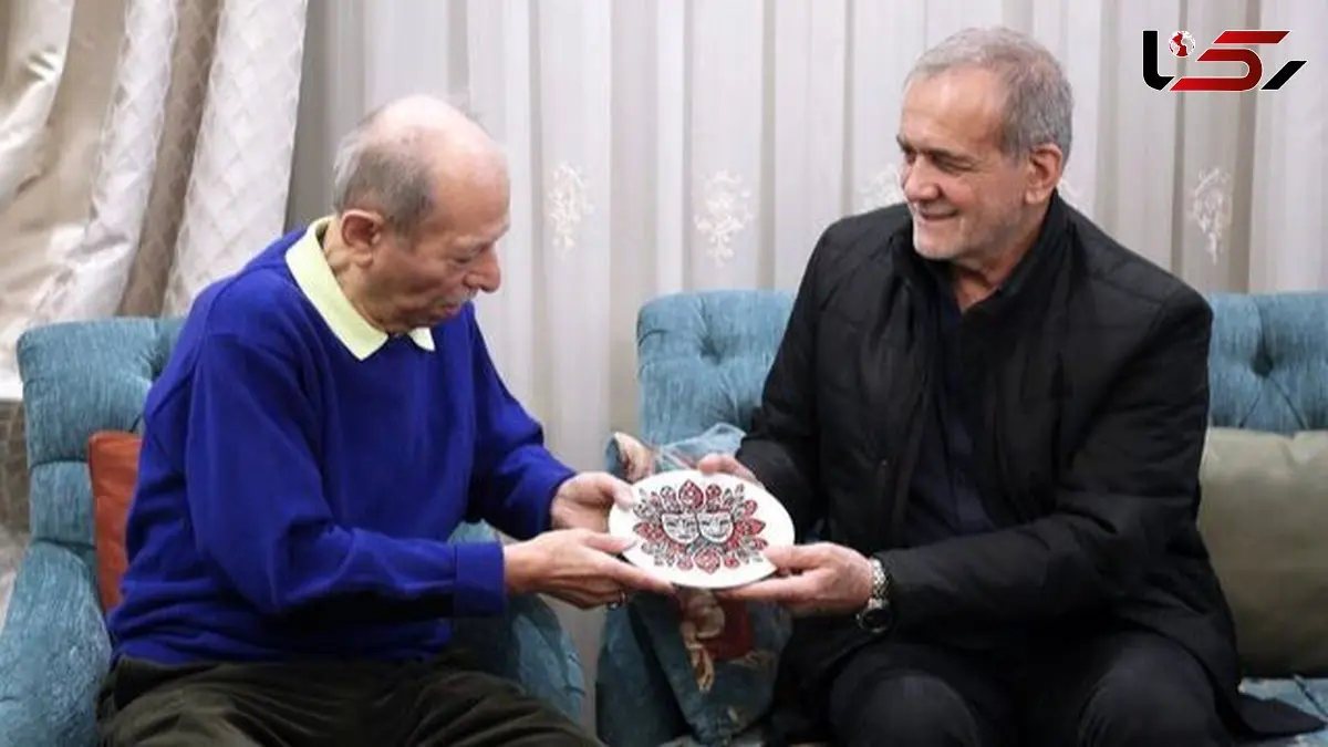 فیلم / نگاهی به دکوراسیون مجلل و عهد بوقی علی نصیریان در شبی که میزبان پزشکیان و دخترش بود /  از مبلمانی همرنگ با فرش تا پذیرایی با هندوانه و زولبیا بامیه همراه با آوازخوانی آقابزرگ سینما ...