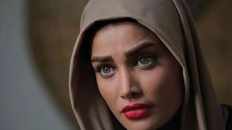 تینا آخوندتبار