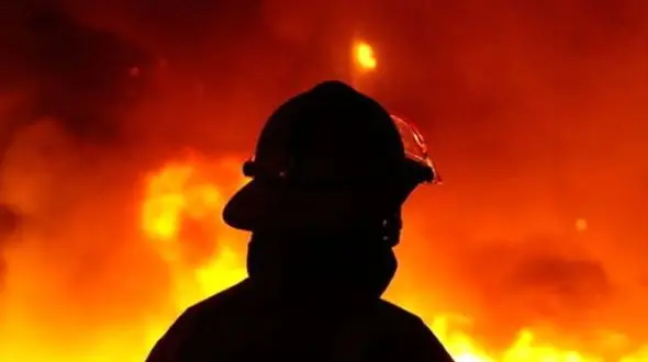 آتش‌سوزی مهیب در کارخانه بافندگی اصفهان / 3 مصدوم به بیمارستان منتقل شدند