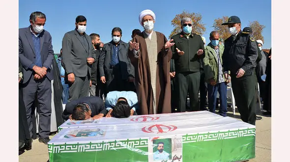 تشییع پیکر پاک و مطهر 2 شهید گرانقدر ناجا در استان فارس  + عکس