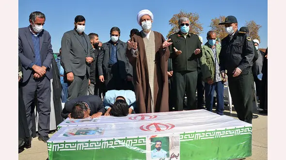 تشییع پیکر پاک و مطهر 2 شهید گرانقدر ناجا در استان فارس  + عکس