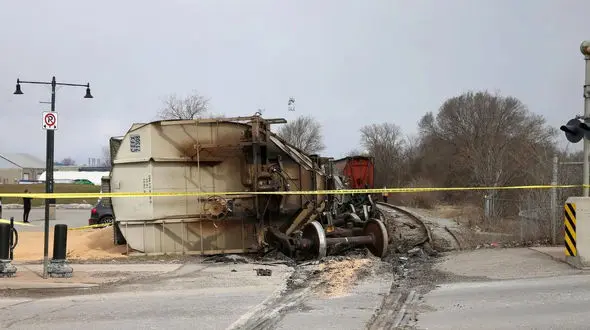 واژگونی هولناک قطار در حادثه خروج از ریل + عکس 