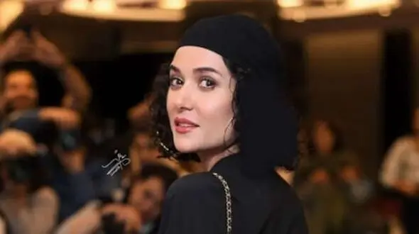 نگاهی به دکوراسیون ساده و شیک خانه پریناز ایزدیار / سلیقه مینیمال خانم بازیگر را ببینید