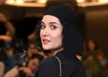 نگاهی به دکوراسیون ساده و شیک خانه پریناز ایزدیار / سلیقه مینیمال خانم بازیگر را ببینید