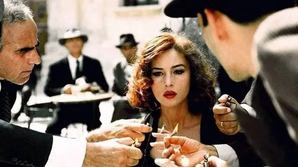 عکس سفر به ایام قدیم سال 1393 /  مونیکا بلوچی که همه با نقش مالنا عاشقش شدن در 51 سالگی !