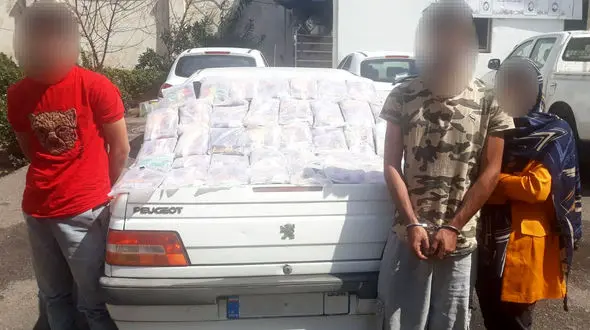 بازداشت یک خانواده که محموله ممنوعه داشتند / در گیلان لو رفت + عکس