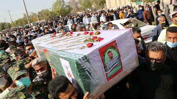 تشییع  پیکر شهید رضا احترامی در بندرعباس / او در درگیری با قاچاقچیان به شهادت رسید