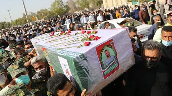 تشییع  پیکر شهید رضا احترامی در بندرعباس / او در درگیری با قاچاقچیان به شهادت رسید