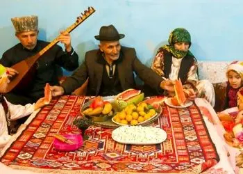 نوستالژی امروز / نگاهی به دورهمی هنرمندان قدیم و عاشیق خوانی ترکی آذربایجان در شب یلدا + روایت مسعود فروتن از آداب و رسوم و خاطرات شیرین شب چله