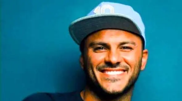 دانلود آهنگ باشکوه آرمین زارعی  به نام مرسی / بابَت خَطِ پیشونیم اَخم اَبروم ...