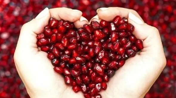 عوارض خطرناک یک میوه پر خاصیت