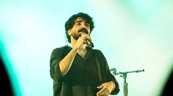 فیلم اجرای بی‌نظیر و بهشتی عرفان طهماسبی، خواننده حنجره طلای خوزستانی  /  آهنگ ابر میبارد شجریان را در 20 سالگی زنده کرد !