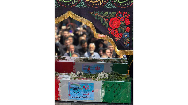 پیامی که پدر شهید مدافع حرم برای پسرش  در تشییع شهدای اقتدار بر روی تابوت شهدا فرستاد