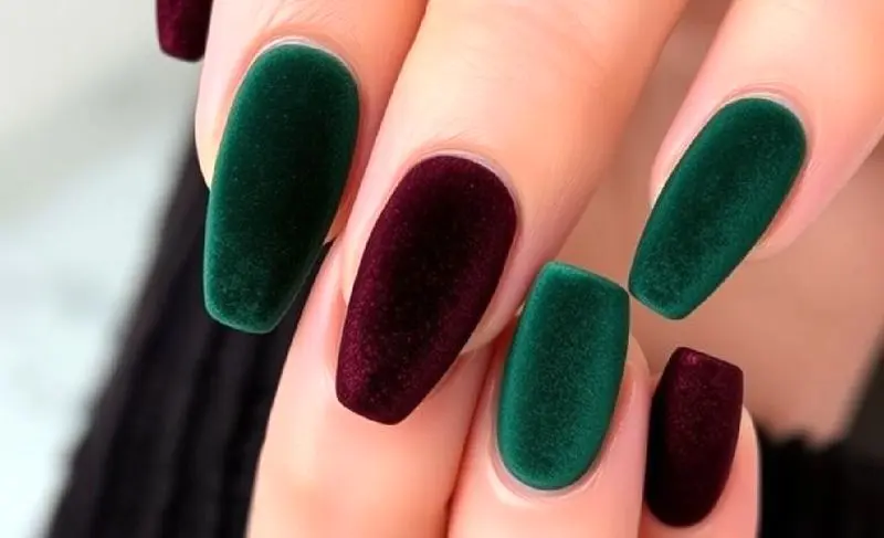 مدل ناخن یلدایی ترند مخملی