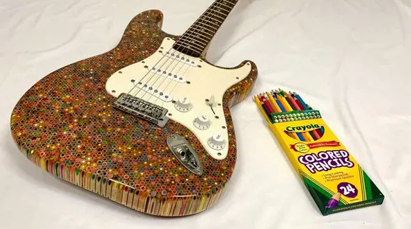 عجیب ترین گیتار الکتریک + فیلم