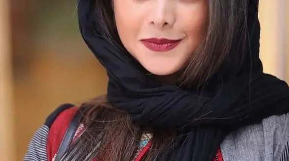 عکس آزاده صمدی در طبیعت