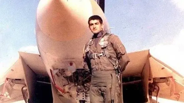 عکس/ سرلشکر بابایی در یک مهمانی خانوادگی؛ دهه ۵۰ 