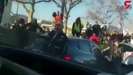 حمله جلیقه زردها به خودروی پلیس+فیلم