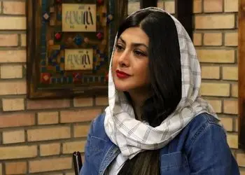 عکس / استایل کلاسیک آزاده صمدی در اصفهان توجهات را به خود جلب کرد