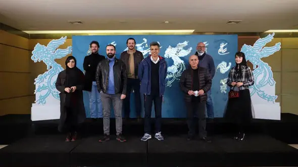 فیلم / عادل فردوسی پور یا پرویز پرستویی،کدامیک کرونا را بغل کردند