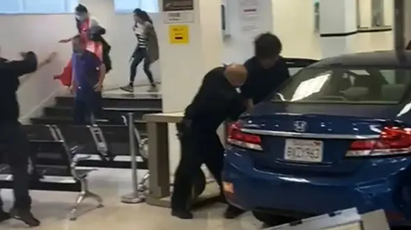 پلیس آمریکا عامل حمله با خودرو به کنسولگری چین را کشت + فیلم