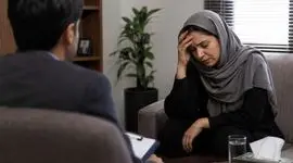 زن جوان با دیدن شوهرش با دختری 20 سال جوانتر درخواست طلاق داد؛ اما راز ازدواج اول مرد همه چیز را تغییر داد
