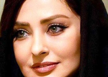 فیلم / صدای وحشت زده نفیسه روشن پس از مواجهه  با دزدانی که میخواستند وارد خانه‌اش شوند / نه نصف شب بلکه 12 ظهر!