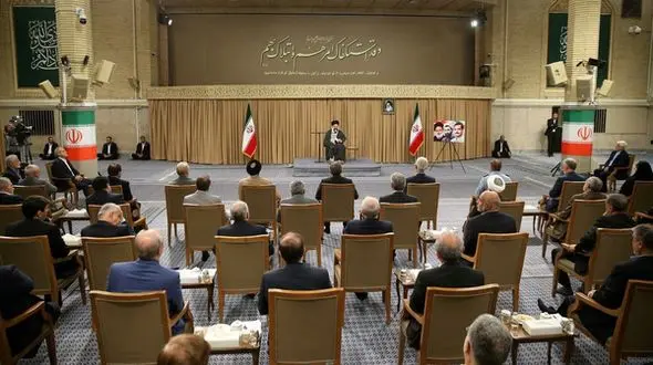 رهبر انقلاب در دیدار هیئت دولت: معیشت مردم مهمترین مسئله است