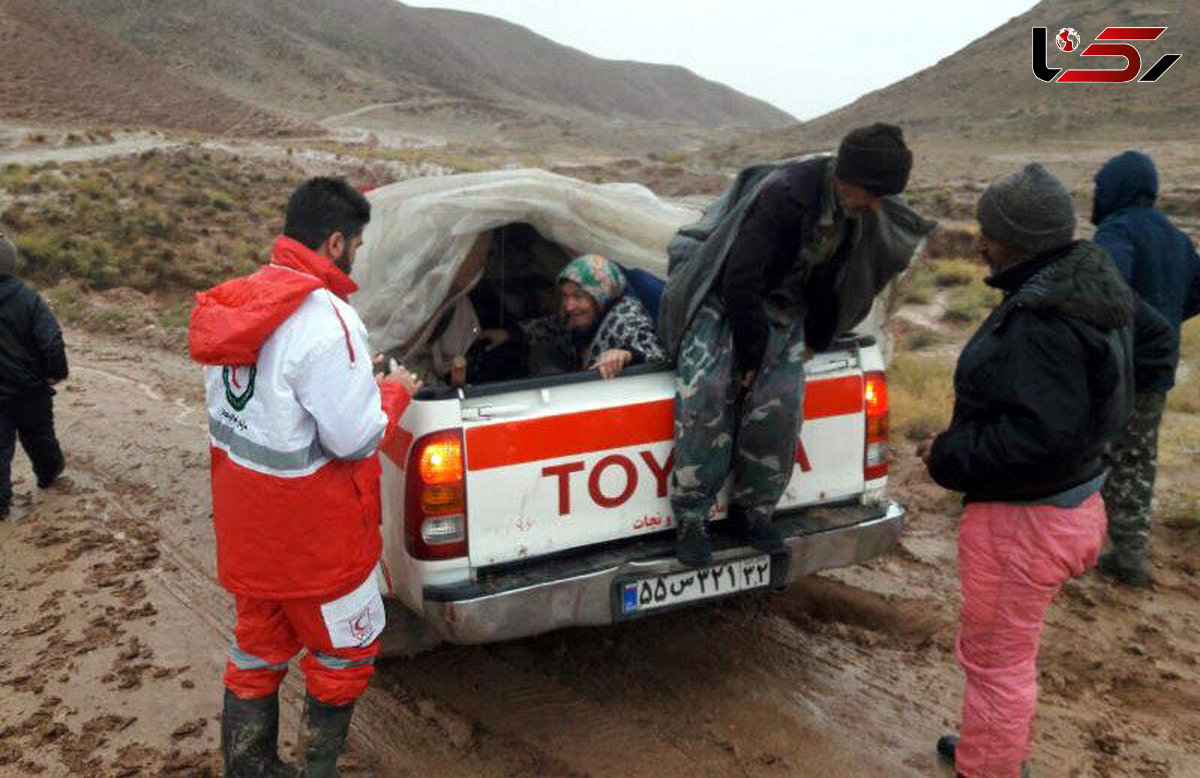 نجات گرفتار شدگان در سیلاب رودخانه مامون