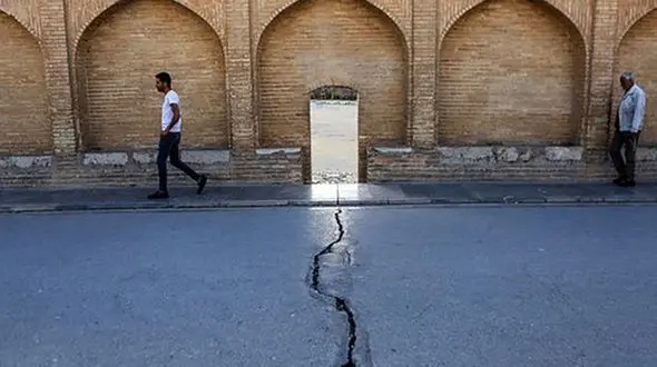 ارائه بسته راهکارهای  مقابله با فرونشست زمین در اصفهان