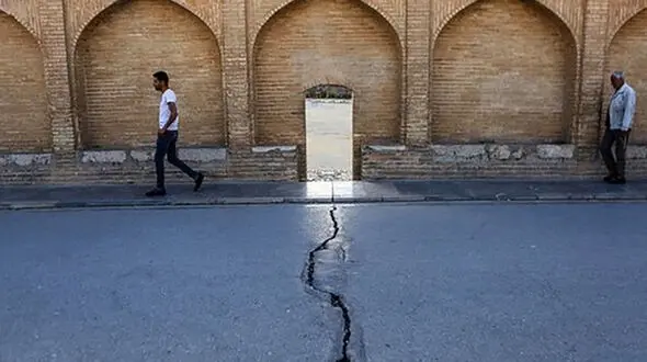 ارائه بسته راهکارهای  مقابله با فرونشست زمین در اصفهان