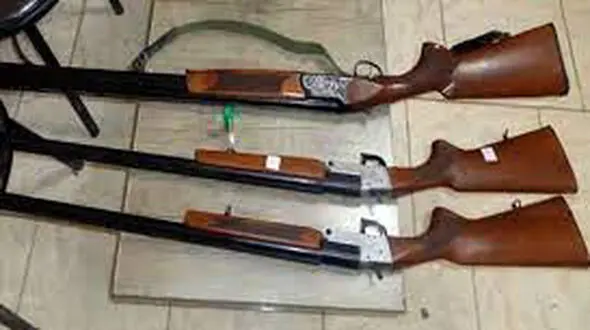 بازداشت عامل فروش اسلحه غیرمجاز در کیانشهر / پلیس ساعت ها در کمینش بود
